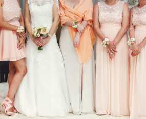 De strijd der bruidsmeiden jurken